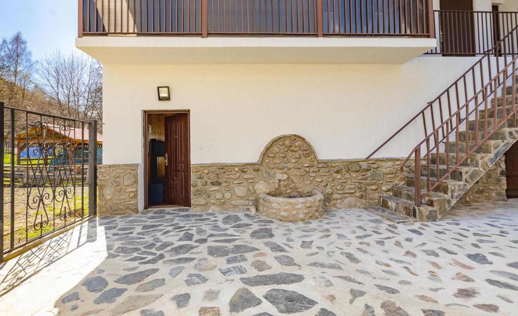 Guesthouse Of Manoni Ratiani Mestia Exterior photo